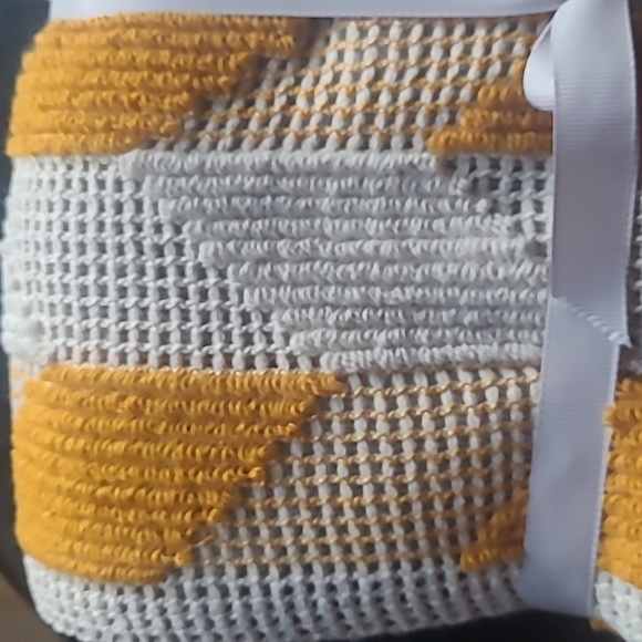 Fringe Throw - Picture 3 of 4